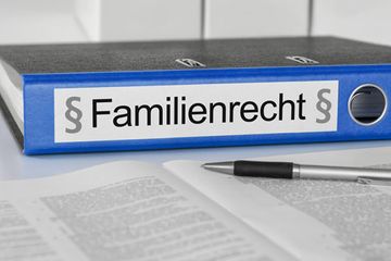 Schriftzug Familienrecht